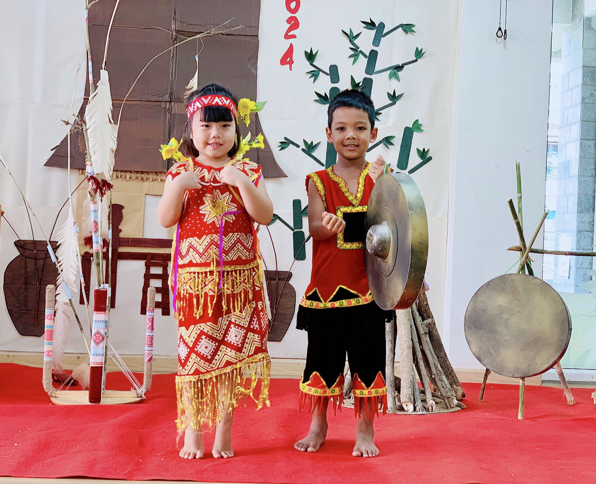 Đại biểu tham dự hội nghị trao đổi cùng các chuyên gia để cùng tạo ra một môi trường an toàn hơn cho trẻ em và thanh thiếu niên. Ảnh: RMIT Việt Nam